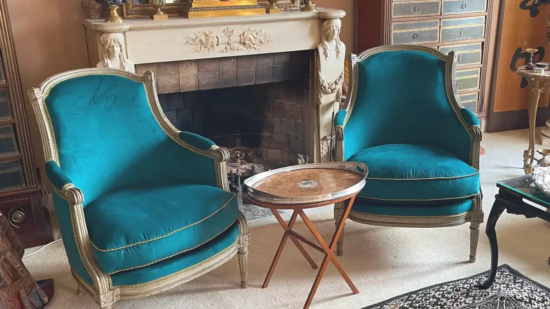 Paire de bergères Louis XVI — velours paon